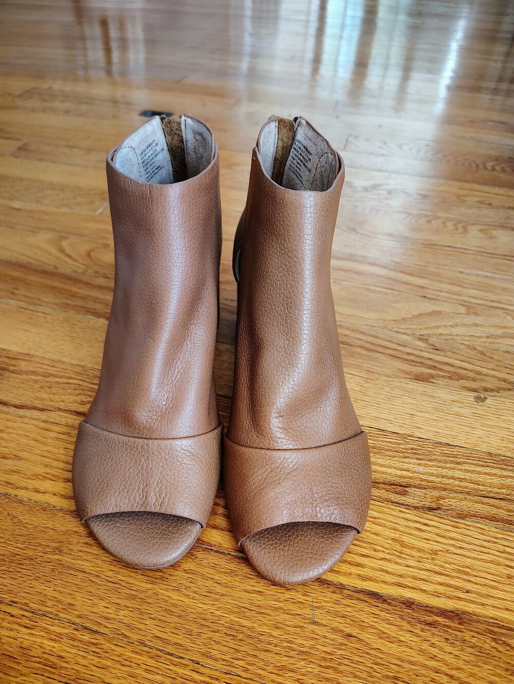 Gentle Souls by Kenneth Cole Charlene Leather Peep-Toe Shootie Ankle Boots Size